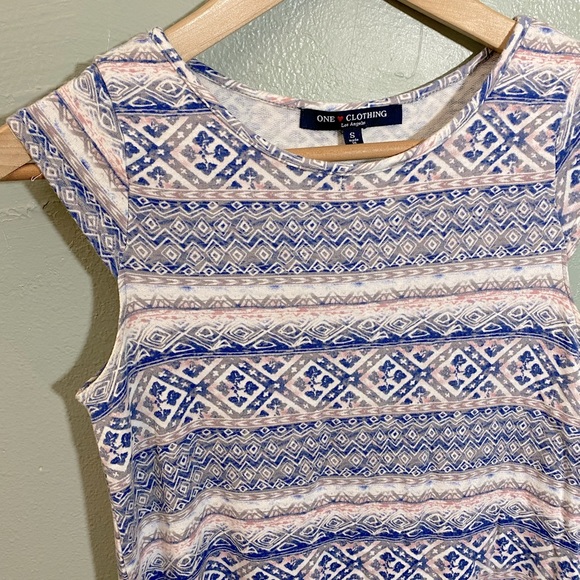 Patterned T-Shirt Dress - Picture 2 of 3